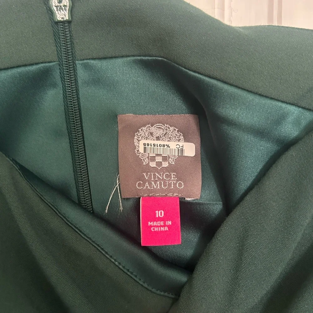 Elegant Green Off-Shoulder Dress - Picture 3 of 3